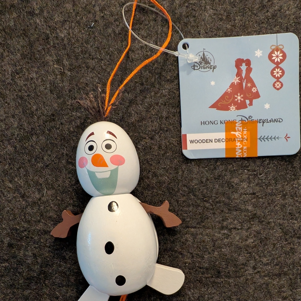 EXCLUSIVE Disney Hong Kong Olaf Ornament - Picture 1 of 2